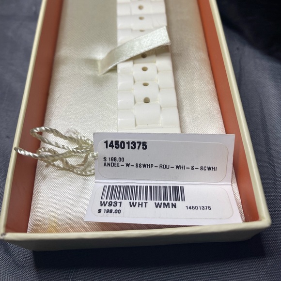 ✨ COACH Silicon Watch- White *IN BOX - Picture 2 of 8